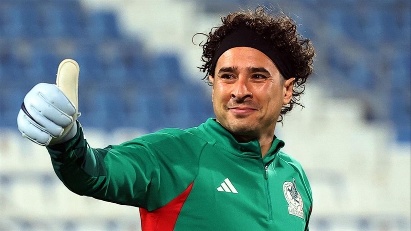 Nó khiến cho người hâm mộ luôn nhớ đến cầu thủ này Guillermo Ochoa để lại dấu ấn sâu đậm