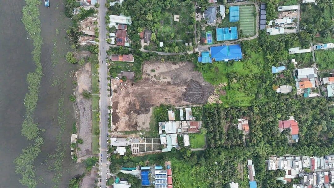 Máy móc thiết bị thi công hạng nặng tại công trường The Emerald River Park